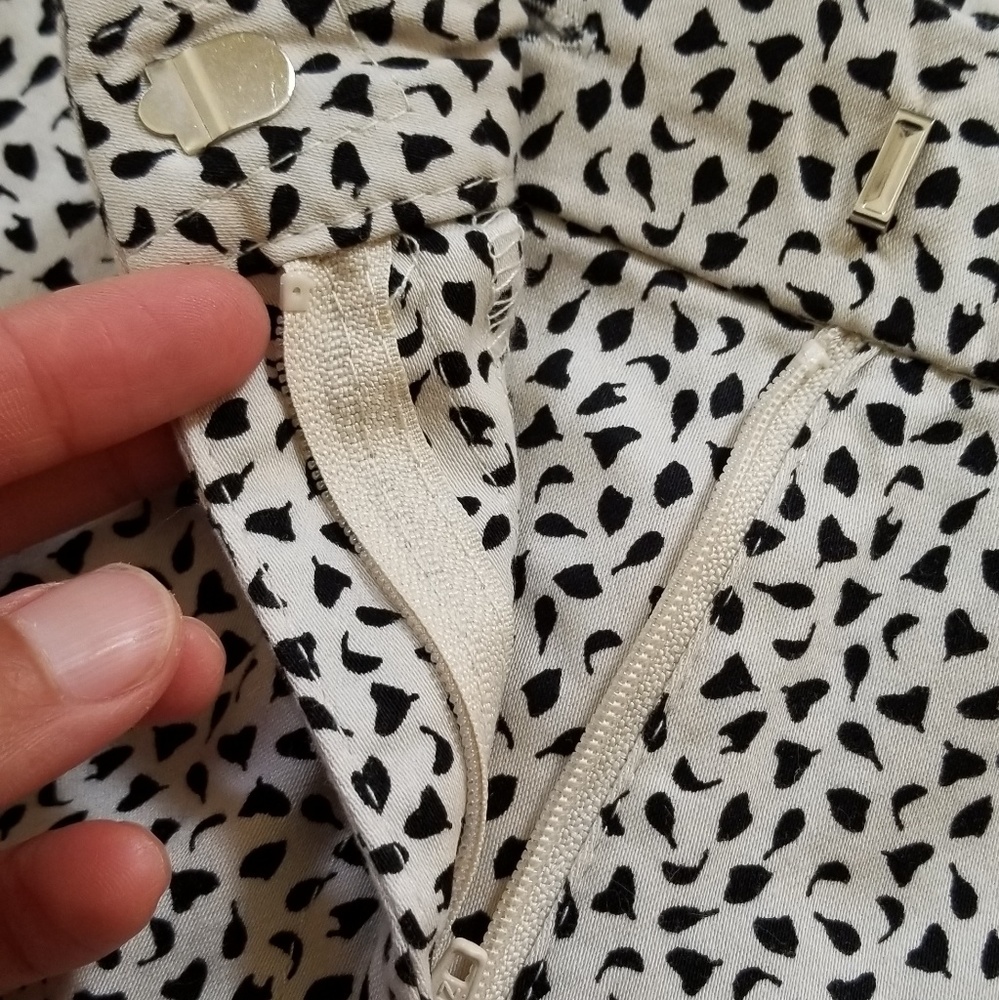 H&M Tan & Black Pattern Print Chino Shorts Sz 4 - Picture 3 of 6